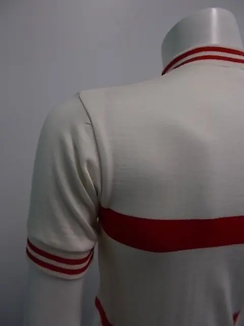 MAGLIA LANA ANNI 70' BIANCA , 2 RICHE ROSSE DAVANTI, COLLO E POLSINI - immagine 4