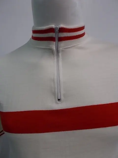 MAGLIA LANA ANNI 70' BIANCA , 2 RICHE ROSSE DAVANTI, COLLO E POLSINI - immagine 2