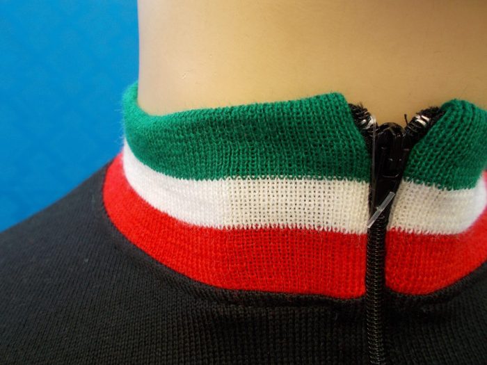 MAGLIA LANA ANNI 70' NERA FASCIA E MANICHE BIANCHE  COLLO E POLSINI TRICOLORI - immagine 8