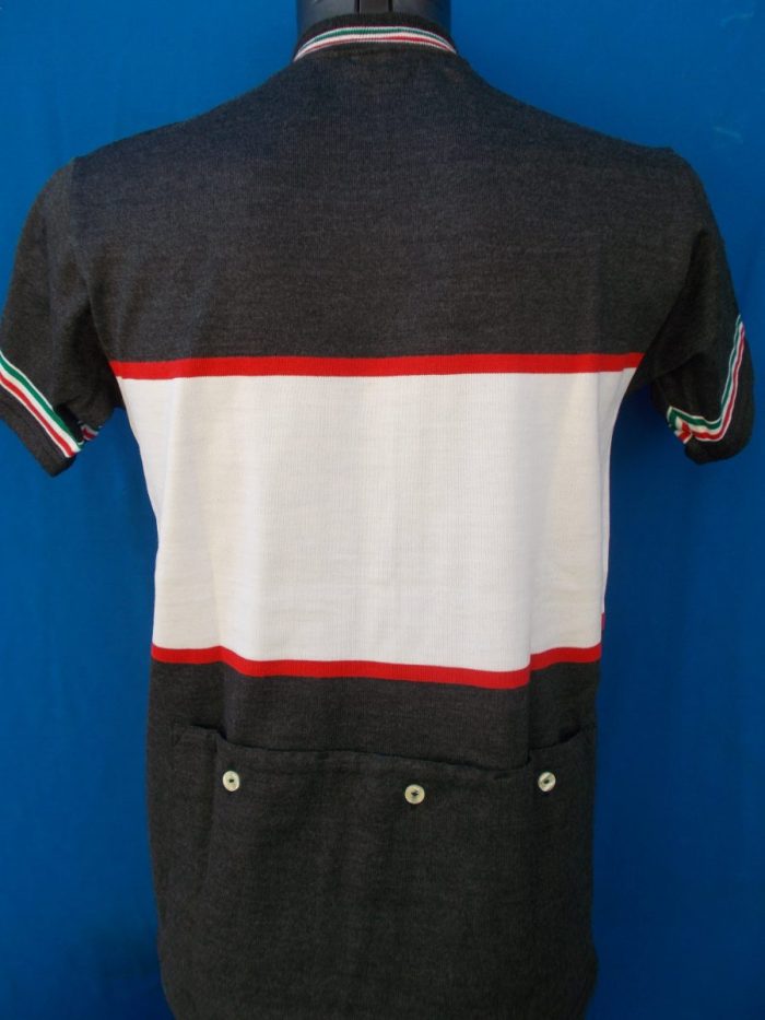 MAGLIA LANA ANNI 70' GRIGIO ANTRACITE FASCIA BIANCA E PICCOLA ROSSA RIFINITURE TRICOLORI - immagine 7
