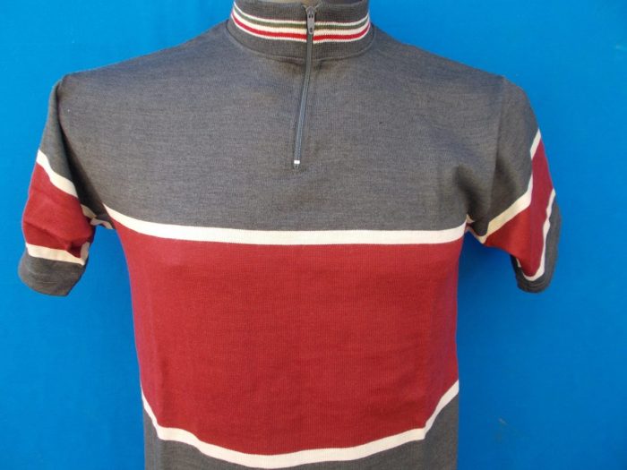 MAGLIA LANA ANNI 70' GRIGIO SCURO FASCIA AMARANTO, RIGA PICCOLA CREMA E RIFINITURA COLLO TRICOLORE - immagine 2