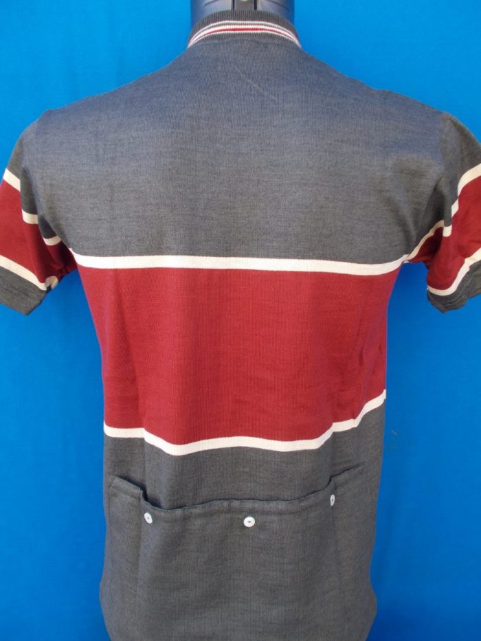 MAGLIA LANA ANNI 70' GRIGIO SCURO FASCIA AMARANTO, RIGA PICCOLA CREMA E RIFINITURA COLLO TRICOLORE - immagine 7