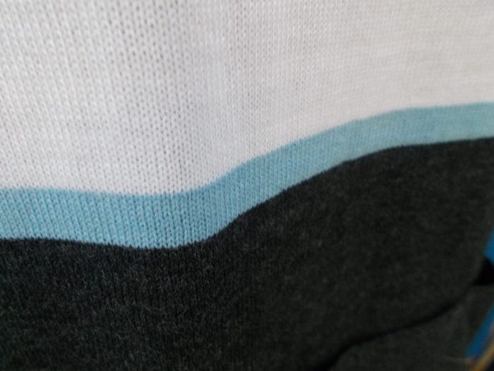 MAGLIA LANA ANNI 70' GRIGIO ANTRACITE FASCIA E MANICHE BIANCA RIGO CELESTE COLLO RIFINITURA TRICOLORE - immagine 3