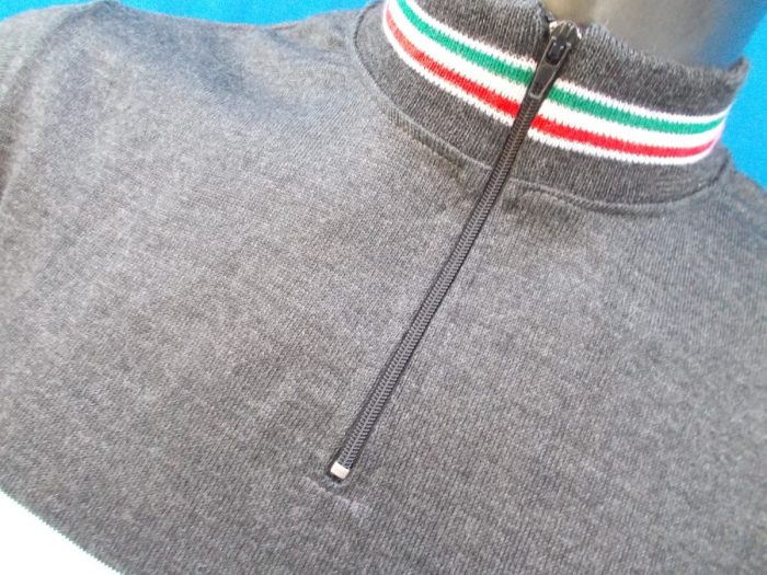MAGLIA LANA ANNI 70' GRIGIO ANTRACITE FASCIA E MANICHE BIANCA RIGO CELESTE COLLO RIFINITURA TRICOLORE - immagine 8
