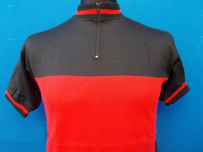 MAGLIA LANA ANNI 70 NERA FASCIA E RIFINITURE ROSSE - immagine 2