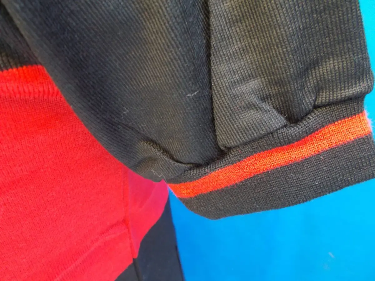 MAGLIA LANA ANNI 70 NERA FASCIA E RIFINITURE ROSSE - immagine 7