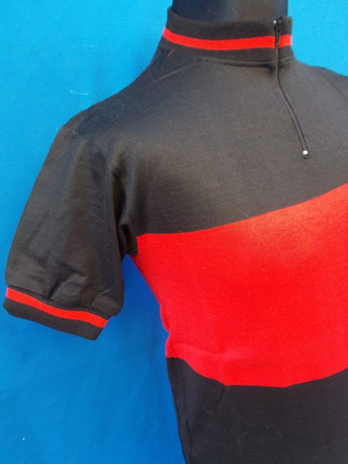 MAGLIA LANA ANNI 70 NERA FASCIA E RIFINITURE ROSSE - immagine 4