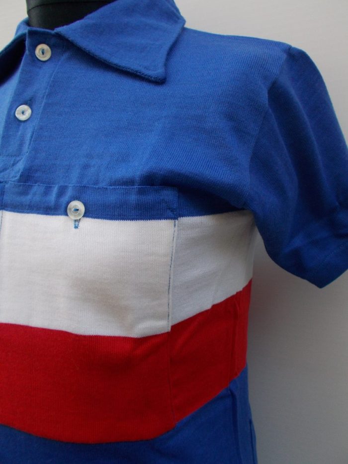 MAGLIA LANA ANNI '40/50 AZZURRA TASCA BIANCA E ROSSA - immagine 3