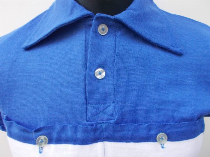 MAGLIA LANA ANNI '40/50 AZZURRA TASCA BIANCA E ROSSA - immagine 4