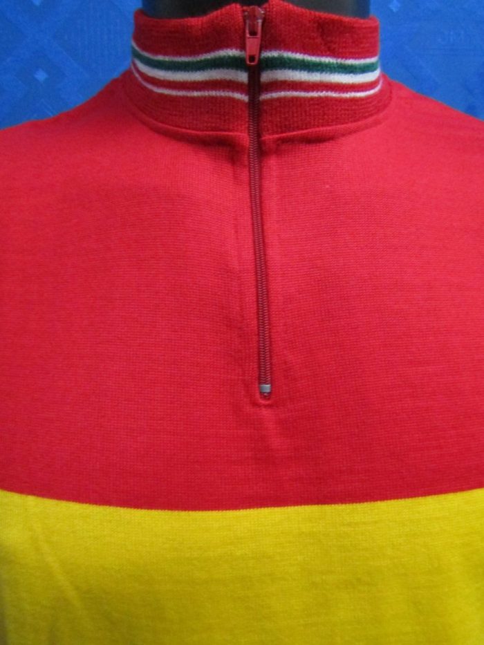 MAGLIA LANA ANNI 70 ROSSA FASCIA GIALLA CON RIFINITURE TRICOLORI - immagine 3