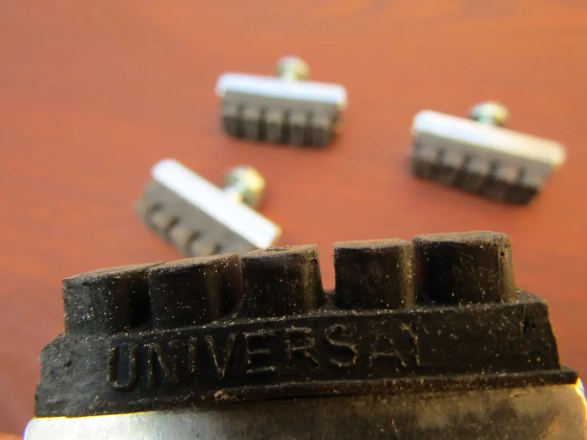 Freni UNIVERSAL 4pz colore Nero - immagine 4