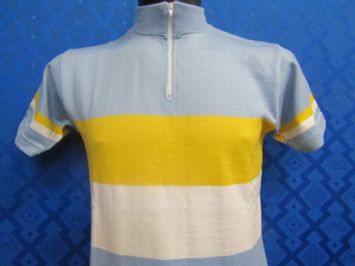 MAGLIA LANA ANNI 70' CELESTE , FASCIA E RIFINITURE BIANCO E GIALLO - immagine 2