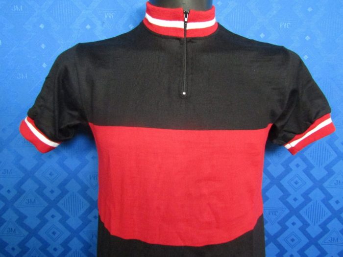 MAGLIA LANA ANNI 70 NERA FASCIA ROSSA CON COLLO E POLSINI ROSSI RIGO BIANCO - immagine 2