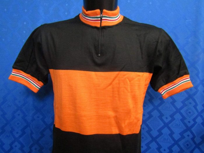 MAGLIA LANA ANNI 70' NERA FASCIA ARANCIONE COLLO E POLSINI ARANCIONE CON RIFINITURE TRICOLORI - immagine 2