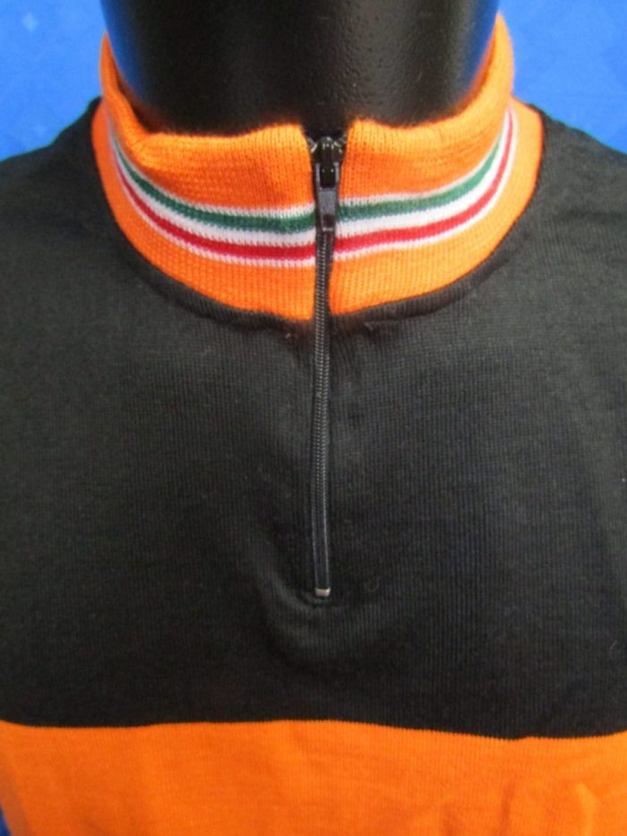 MAGLIA LANA ANNI 70' NERA FASCIA ARANCIONE COLLO E POLSINI ARANCIONE CON RIFINITURE TRICOLORI - immagine 4