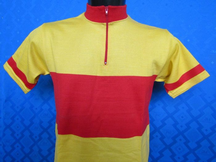MAGLIA LANA ANNI 70' GIALLA FASCIA E COLLO ROSSO - immagine 2