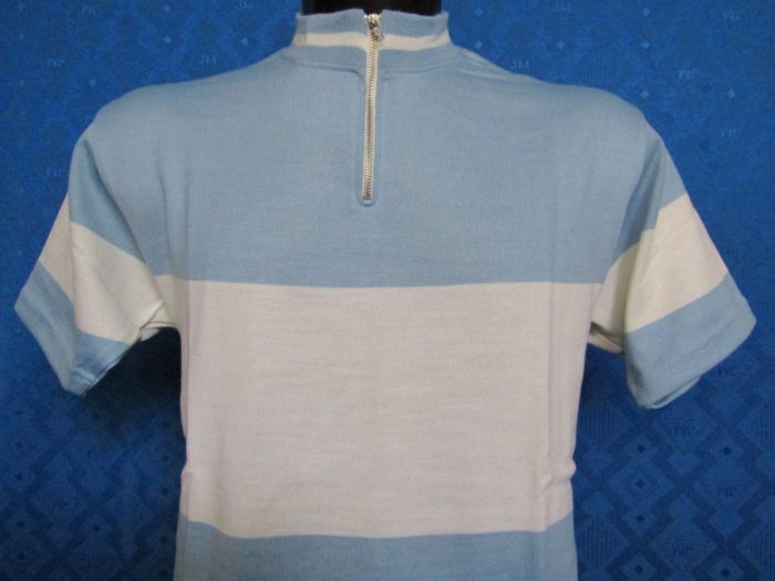MAGLIA LANA ANNI 70' CELESTE FASCIA BIANCA CON RIGA COLLO BIANCA E RIGO ALTO MANICA - immagine 2