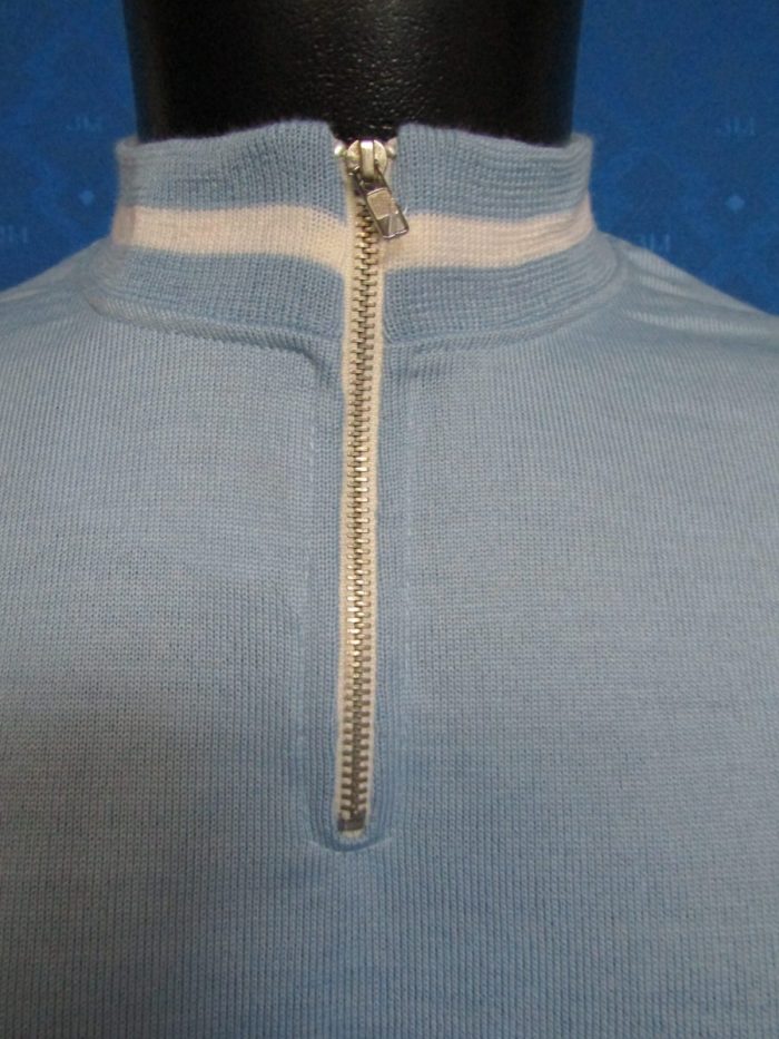 MAGLIA LANA ANNI 70' CELESTE FASCIA BIANCA CON RIGA COLLO BIANCA E RIGO ALTO MANICA - immagine 3