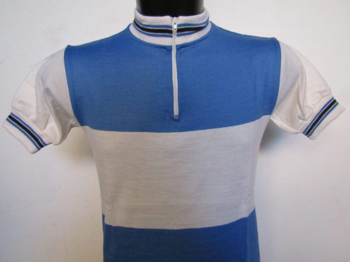 MAGLIA LANA ANNI 70' AZZURRA FASCIA BIANCA, COLLO E POLSINI CON RIFINITURE  AZZURRE E MARRONI - immagine 2