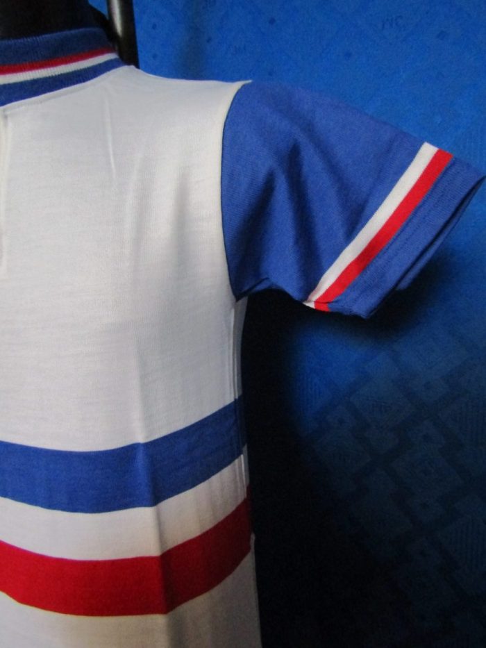 MAGLIA LANA ANNI 70' BIANCA RIGHE AZZURRE , ROSSE , COLLO E POLSINI AZZURRI RIGHE ROSSE E BIANCHE - immagine 4