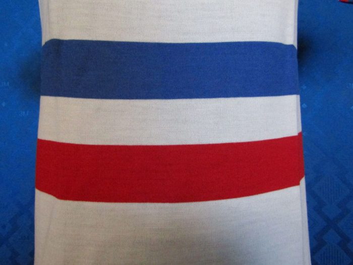 MAGLIA LANA ANNI 70' BIANCA RIGHE AZZURRE , ROSSE , COLLO E POLSINI AZZURRI RIGHE ROSSE E BIANCHE - immagine 5