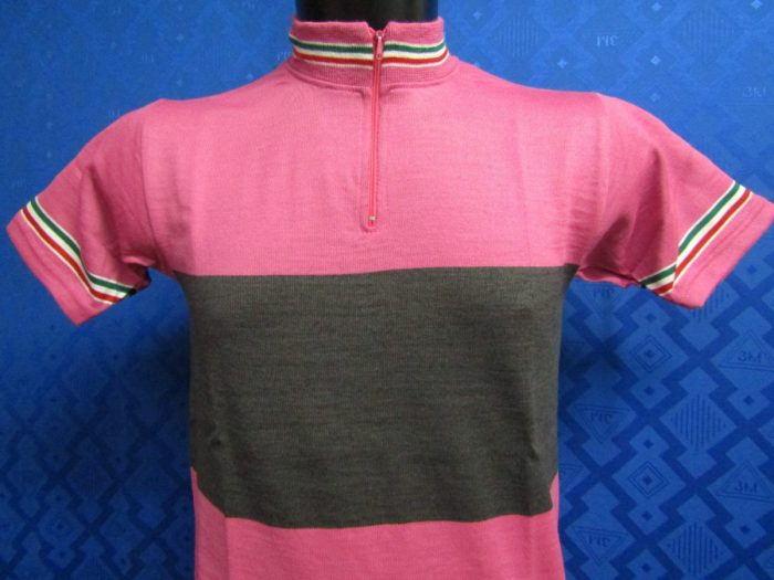 MAGLIA LANA ANNI 70' MAGENTA FASCIA GRIGIO SCURO CON RIFINITURE TRICOLORI - immagine 2