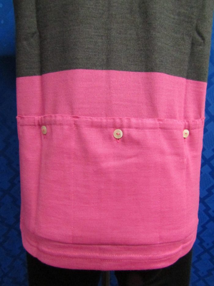 MAGLIA LANA ANNI 70' MAGENTA FASCIA GRIGIO SCURO CON RIFINITURE TRICOLORI - immagine 7