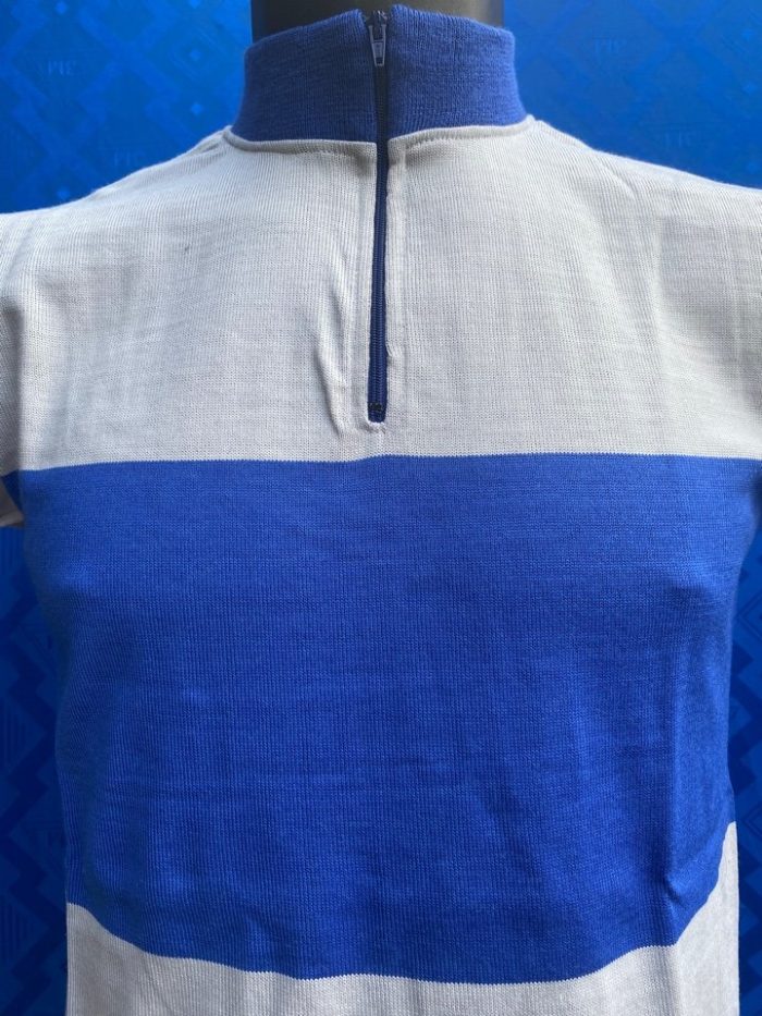 MAGLIA LANA ANNI 70' GRIGIO CHIARO FASCIA AZZURRO ELETTRICO - immagine 2